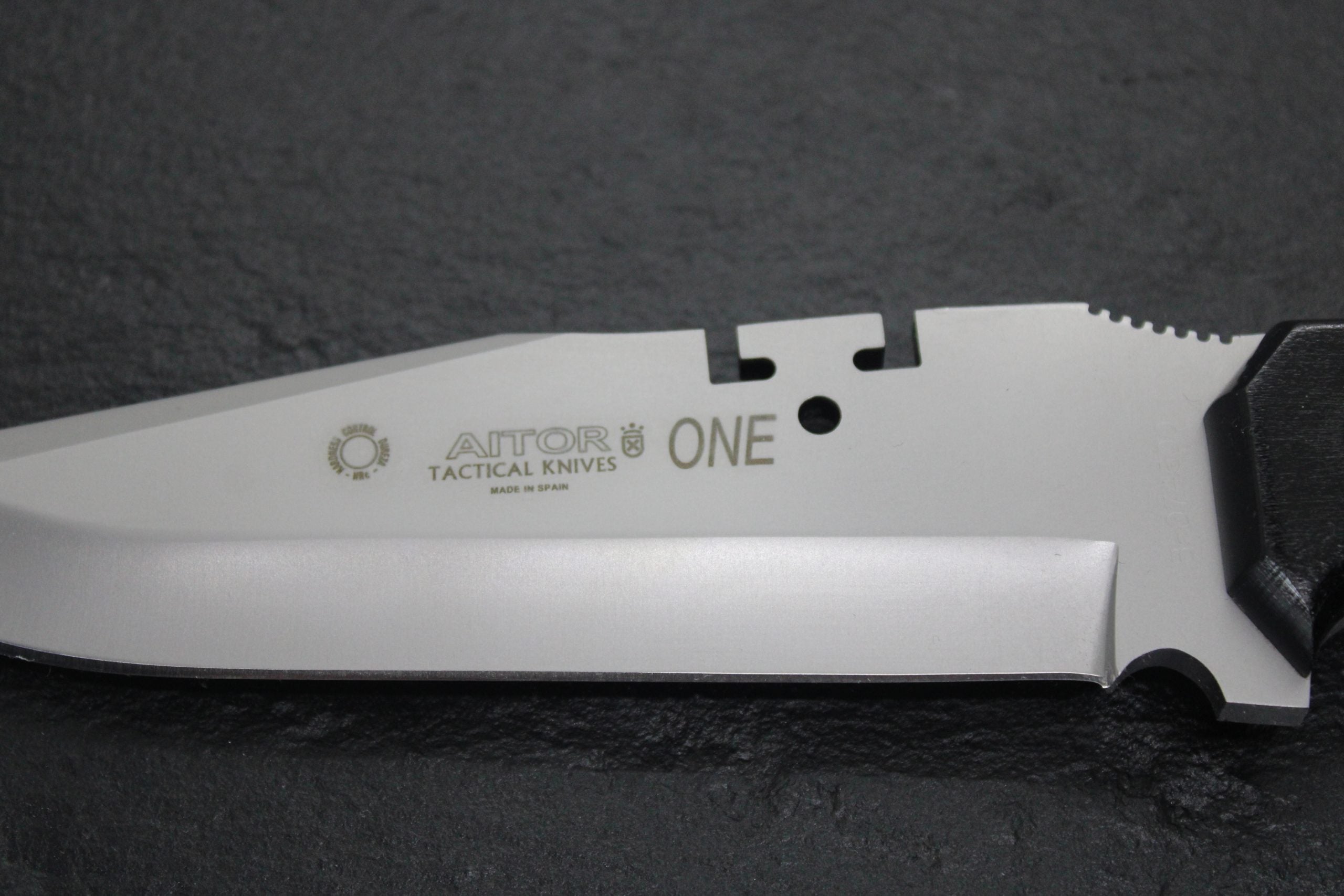 Aitor Uno 16130 Survival Knife – High-Quality Blade